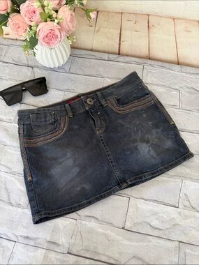 Y2K VTG GUESS JEANS denim mini skirts size 29 RARE FIND!